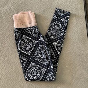 Cute Booty Paisley Leggings